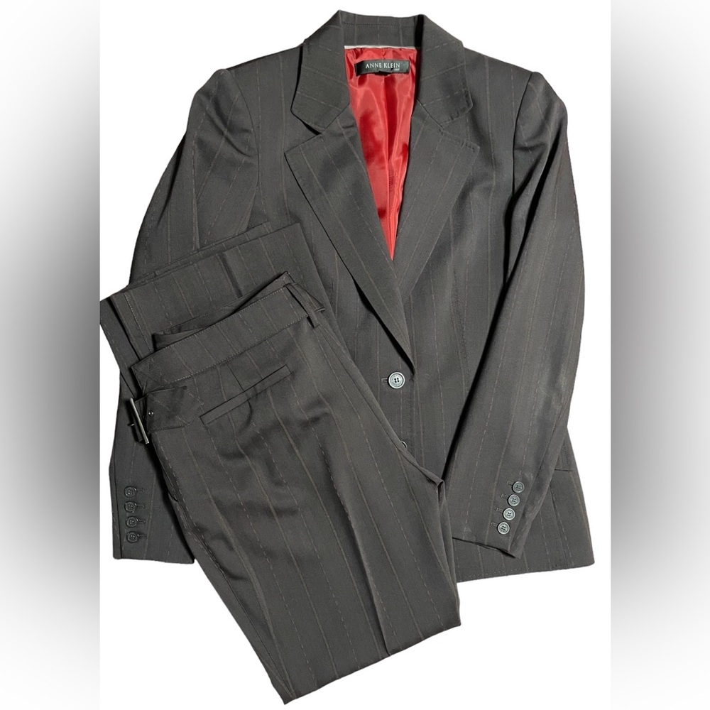 Anne Klein Women’s Charcoal w. Red Pinstripe Blazer Straight Leg Pantsuit Size 8